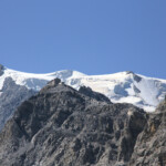 Il rifugio Payer arroccato sulla roccia